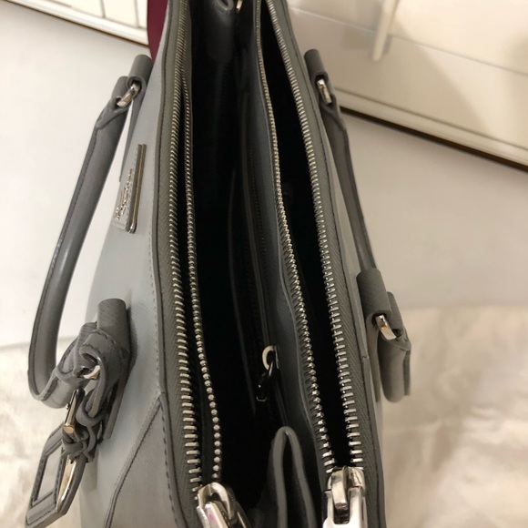 AUTHENTIC PRADA SAFFIANO - Picture 5 of 16